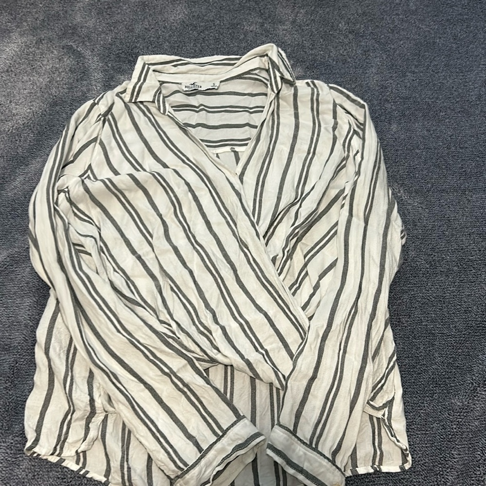 Black and white Hollister top